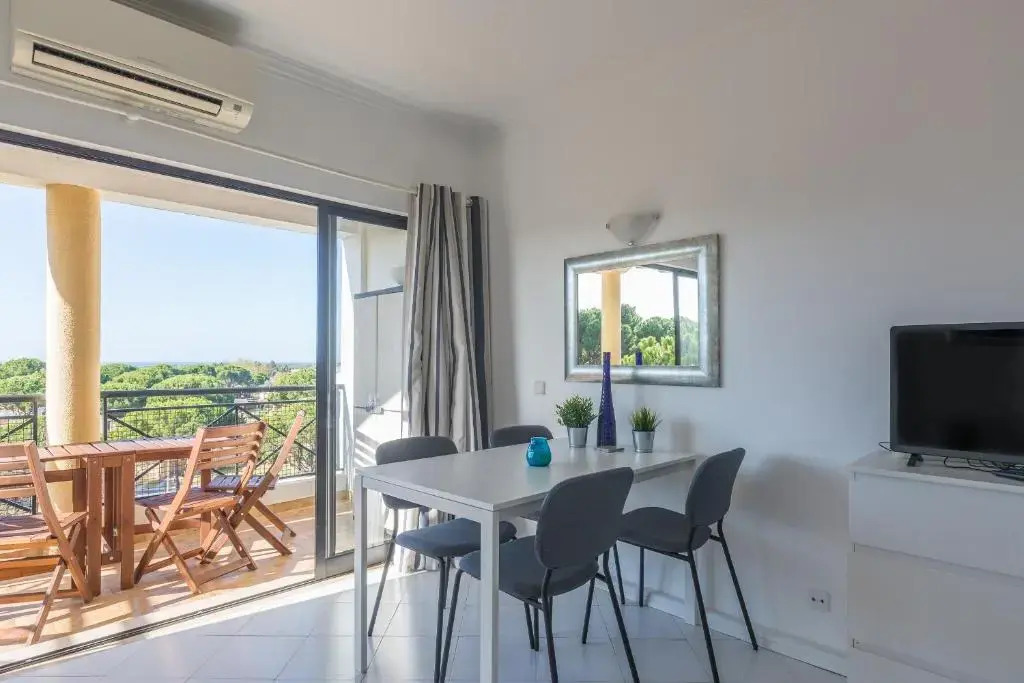 Modern Top Floor Apartment 60m2 - Balcony with Pool & Sea View - Vilamoura