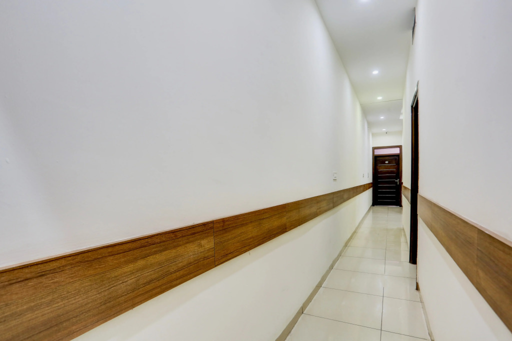 Hotel O by OYO Lohgarh Road Zirakpur Formerly JB Plaza