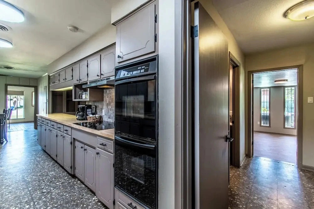 Sleeps 33 - Oceanfront Luxury 2 Pools & 2 Houses