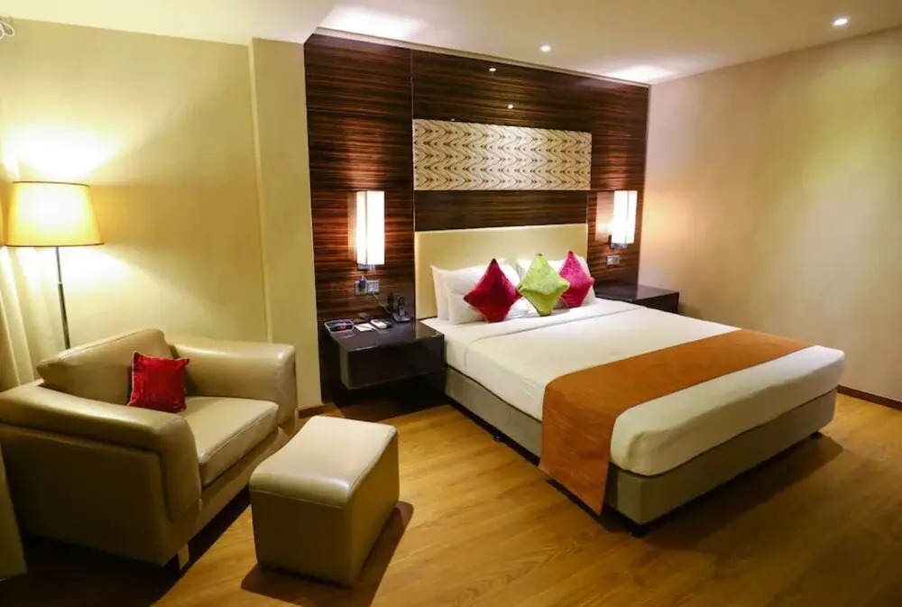 Goroomgo Crown Bhopal