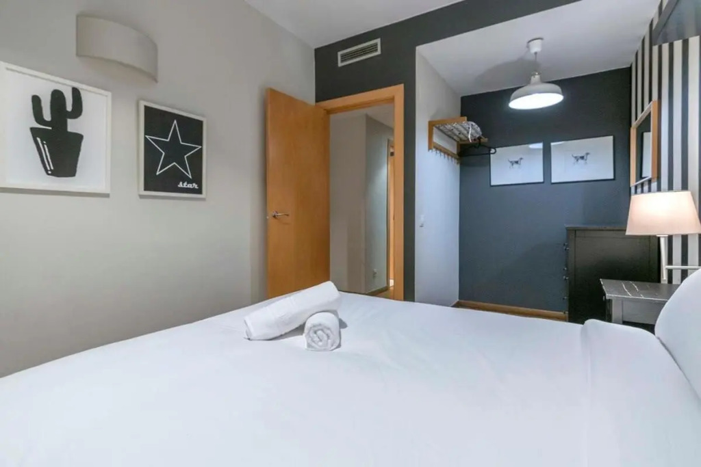 Modern and bright apartment in Eixample 1-2