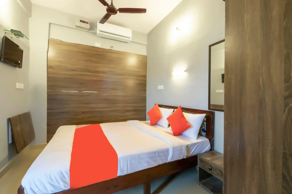 OYO 49228 Gold Inn Grey