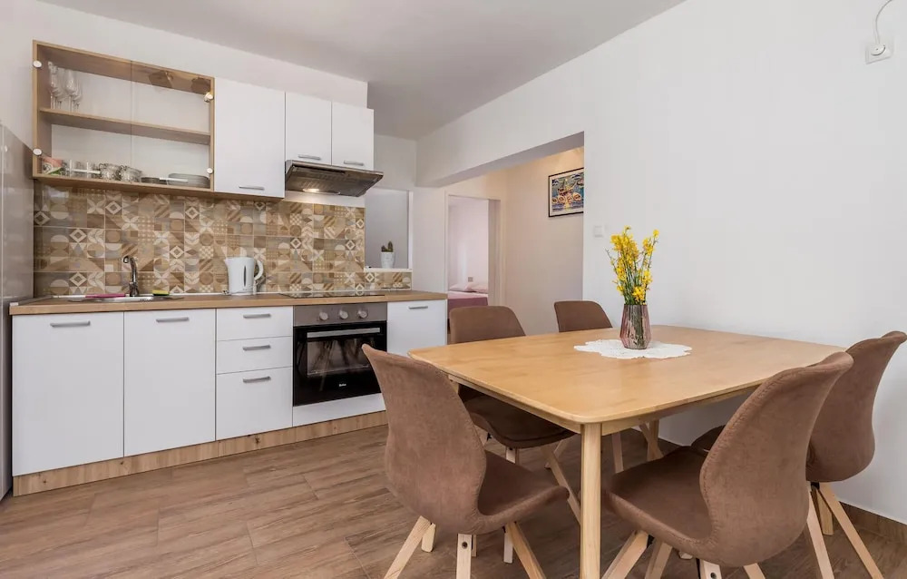 Stunning Apartment in Cres With Wifi and 2 Bedrooms