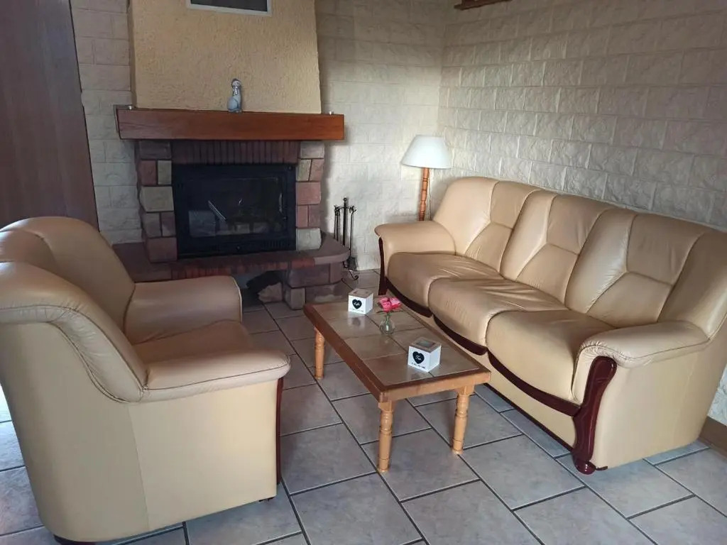 Gîte de plain-pied avec terrasse, proche port et station thermale, idéal pour familles - FR-1-589-24