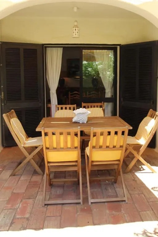Typical Portuguese Beach House just 88m to the beach