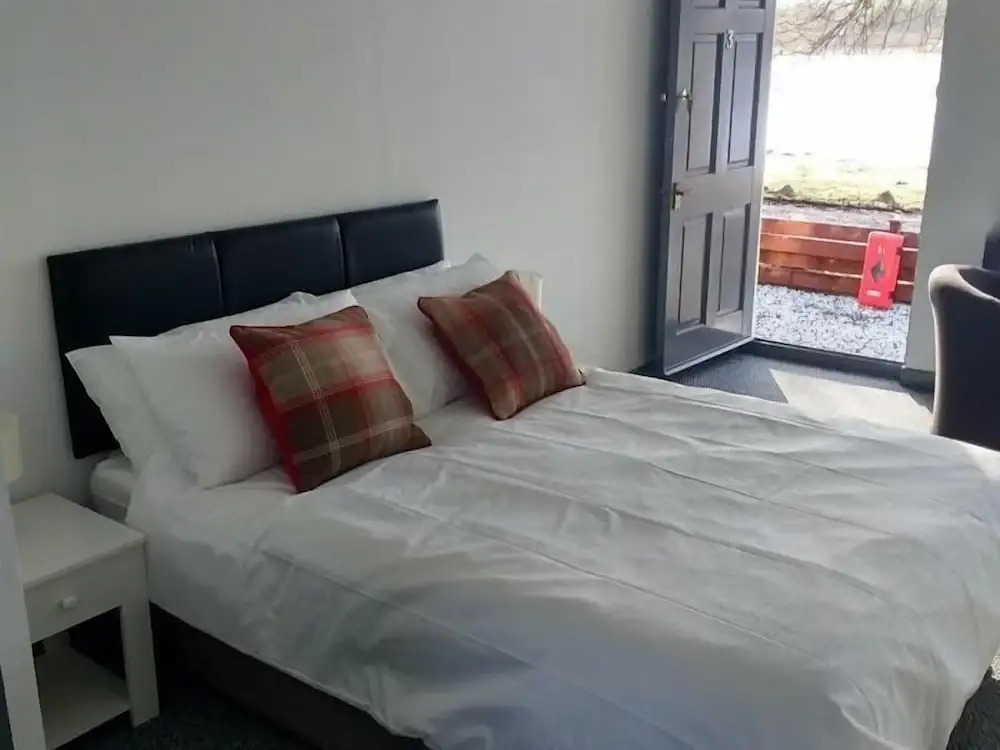 Altnacealgach Motel