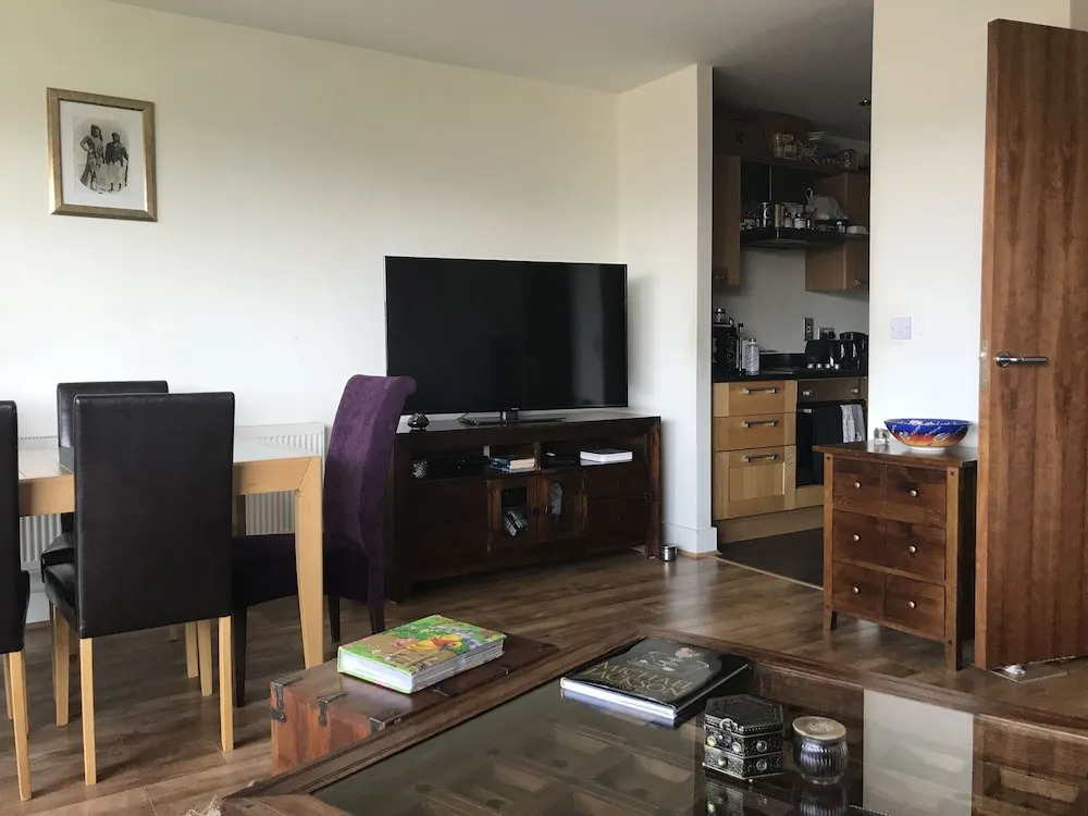 Lovely Spacious 2 Bedroom Family Flat