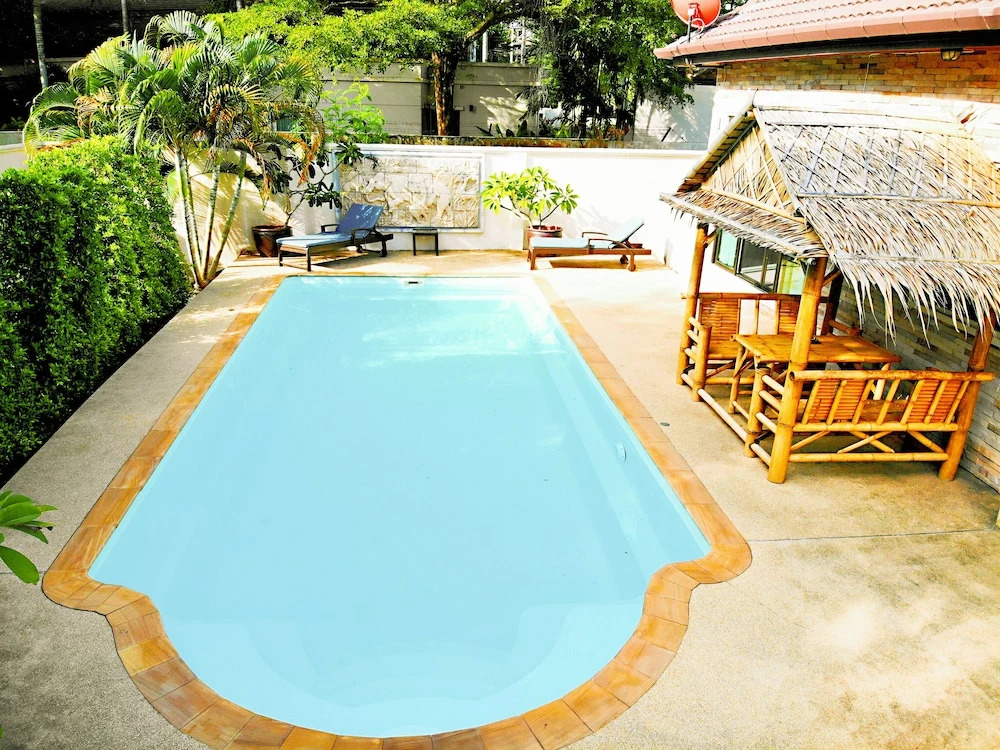Thai Family Rawai Villa hotel