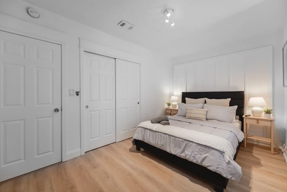Wonderful 2BR House with Canal Access