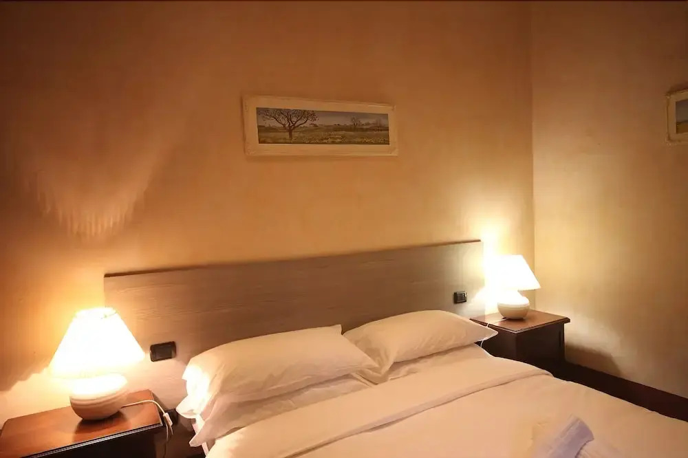Close to The Duomo Tidy 1BD Apt