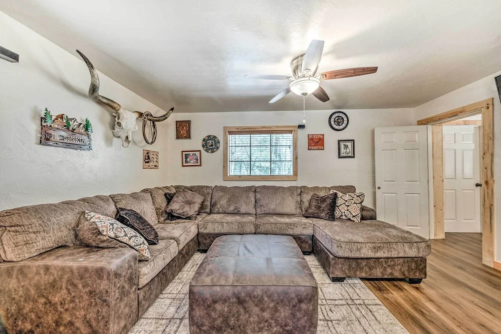 Ruidoso Vacation Rental w/ Covered Hot Tub