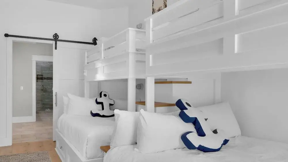 5BR Sleeps 14 in Seagrove Beach, Golf Cart, 6 Bikes, Pool + Free Attractions!