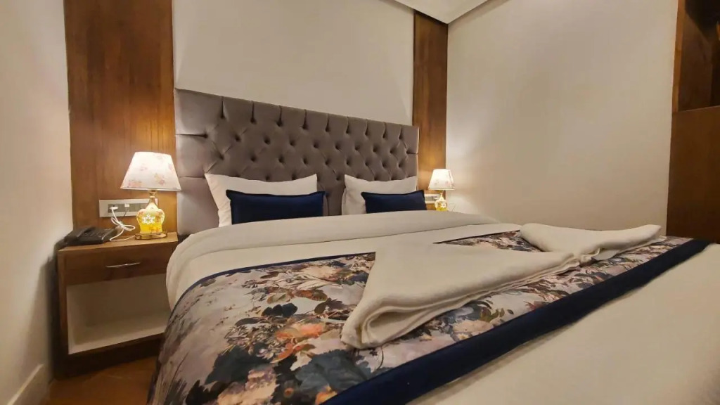 Hotel Sapling Mussoorie - 500 Mtr from Picture Palace Mall Road