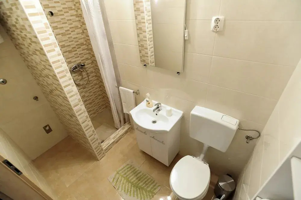 Feel Center Apartments.
