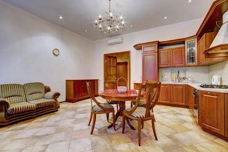 Stn Apartments Near Moskovsky Railway Station