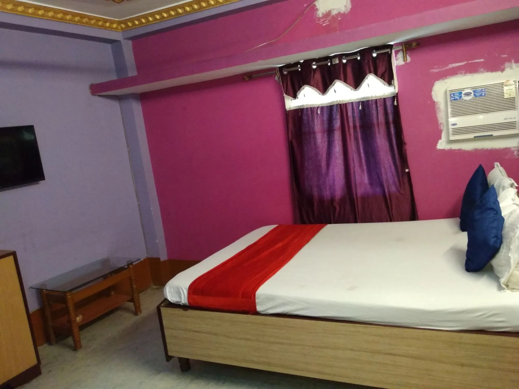 Om Shanti Guest House - Near Ruby General Hospital and Science City