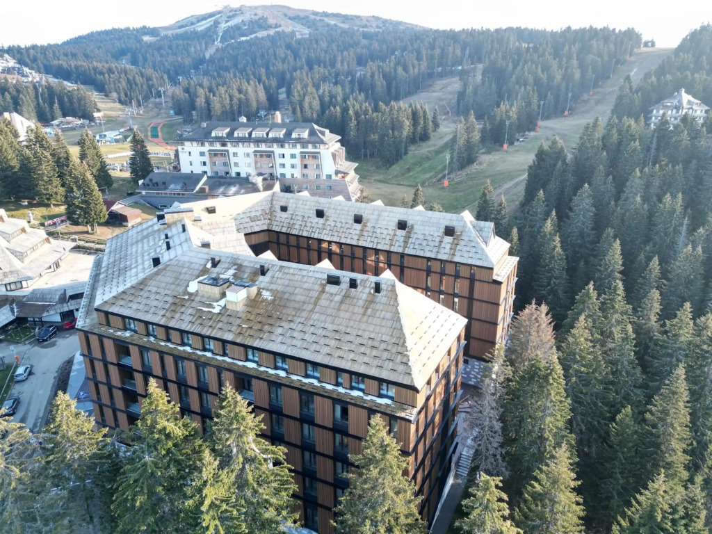 Woodside Residence 325