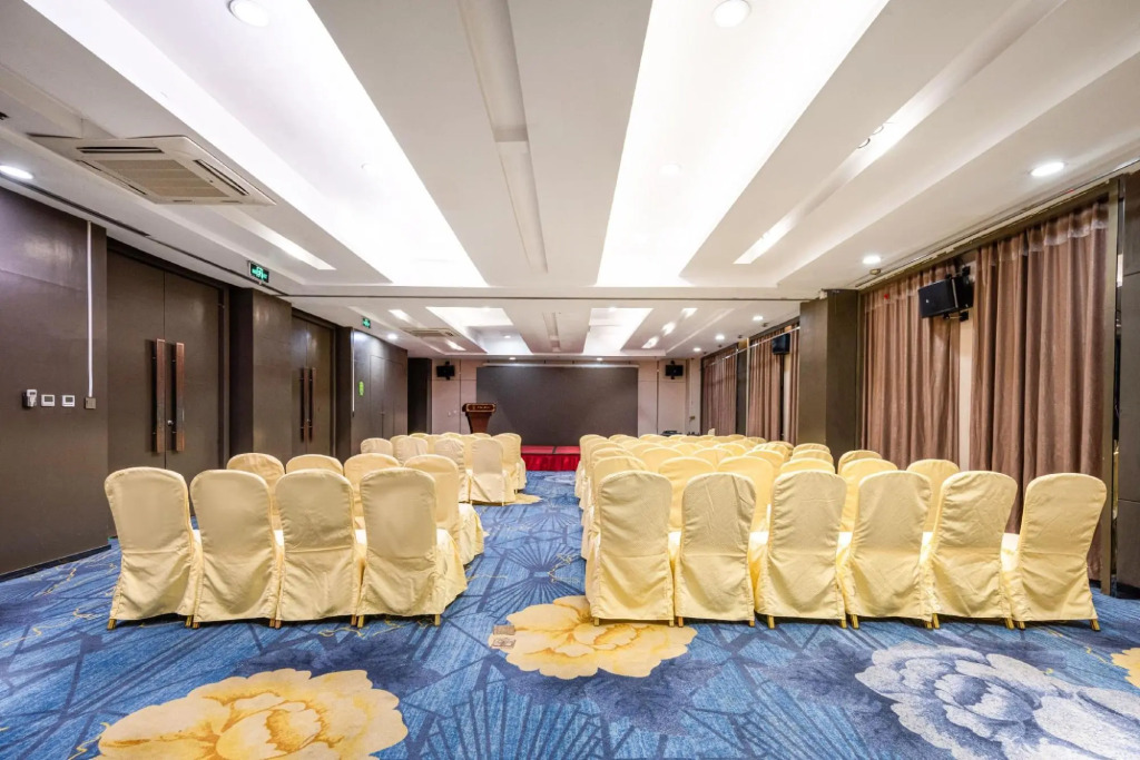 Xingtai Kangnian Fern Hotel (Zhongbei Century Plaza Beiguo Commercial Building)