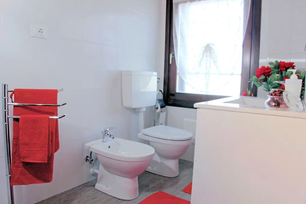 1 Bed-sleeps 4-town Centre-free Parking-aircon