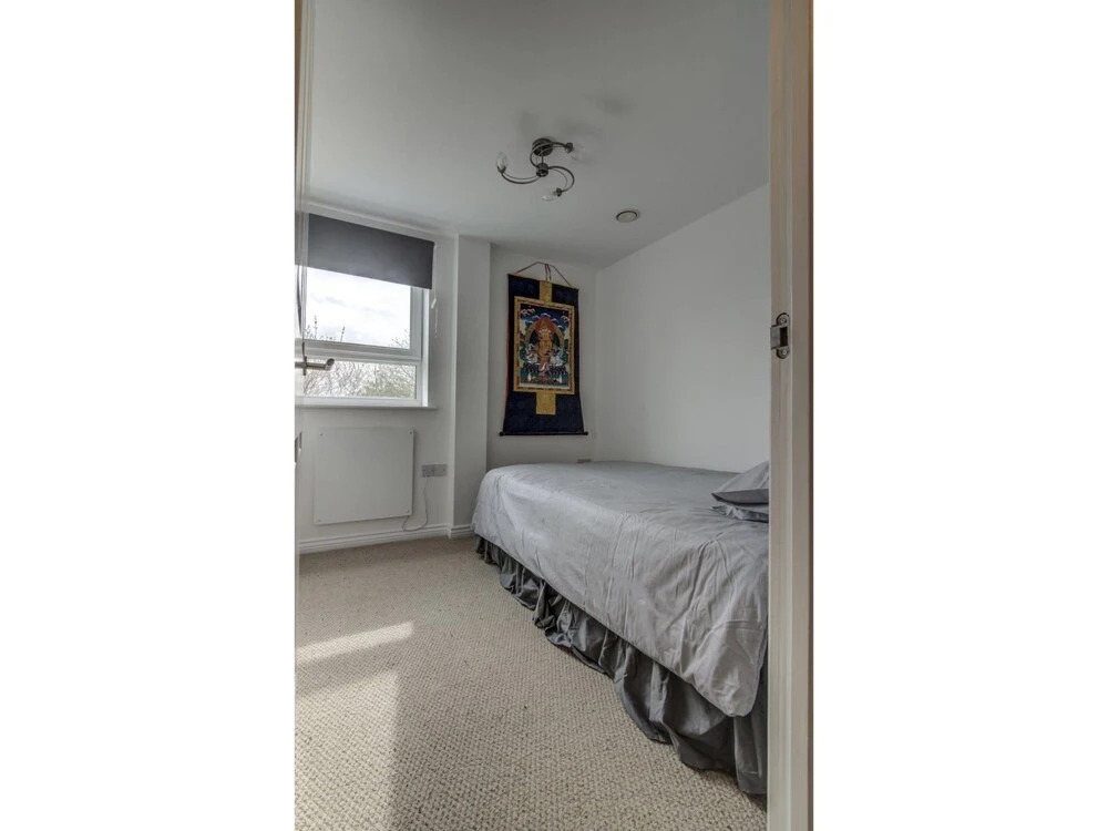 Clean, Bright 2BR Manchester Flat for 4
