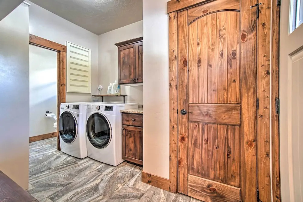 McCall Home + Hot Tub ~ 2 Mi to Payette Lake