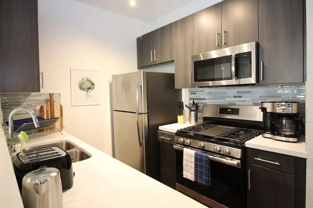 LA Westwood Deluxe Suites