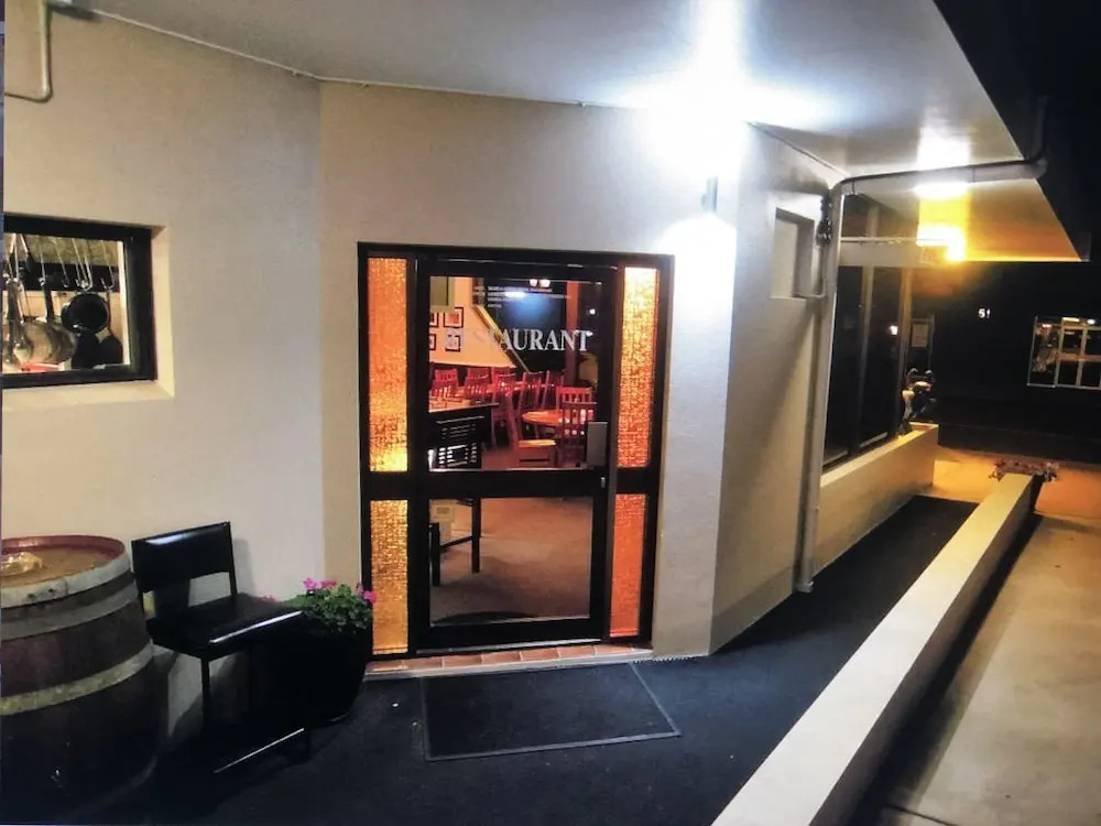 Biloela Centre Motel & Grevillea Steakhouse & Bar