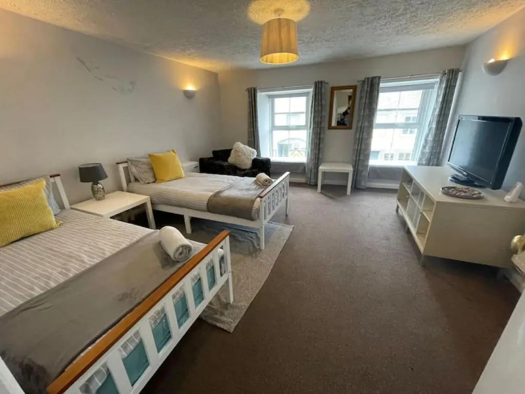 The Mill Leat and Grain Store Annex sleeps 8