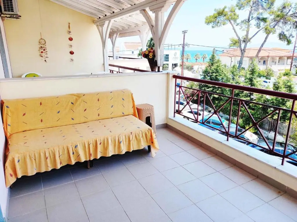 Sea View Maisonette in Chanioti, 40m from the Beach