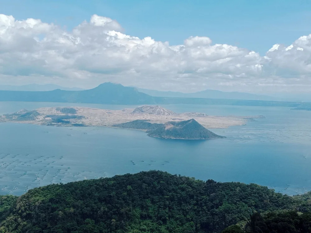Deluxe Family Room in Tagaytay With Taal Lake View