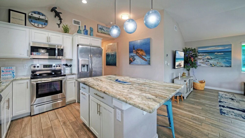 Tickle My Fansea by Avantstay Mins to Shore + Private Pool + Lounge Stylish Beach House