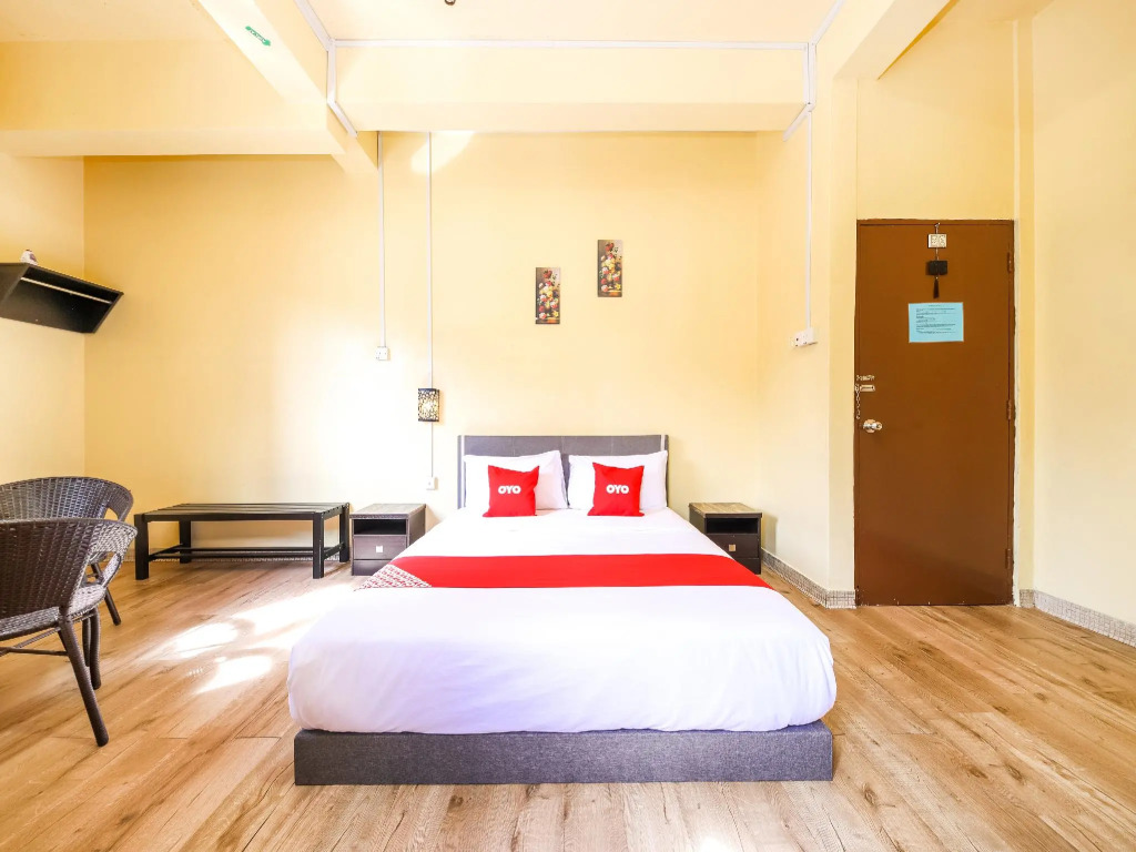 OYO 703 Myra Hotel