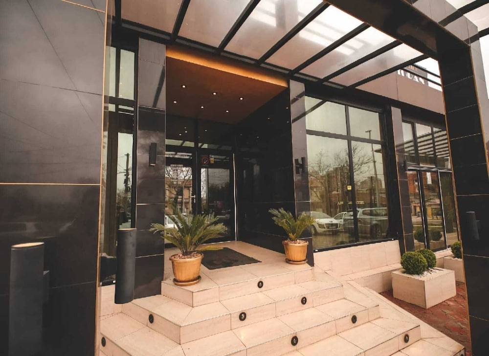 Decenija Hotel & Restaurant