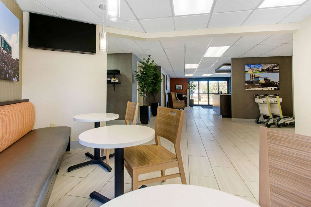 Gallus Stadium Park Inn, an Ascend Collection Hotel