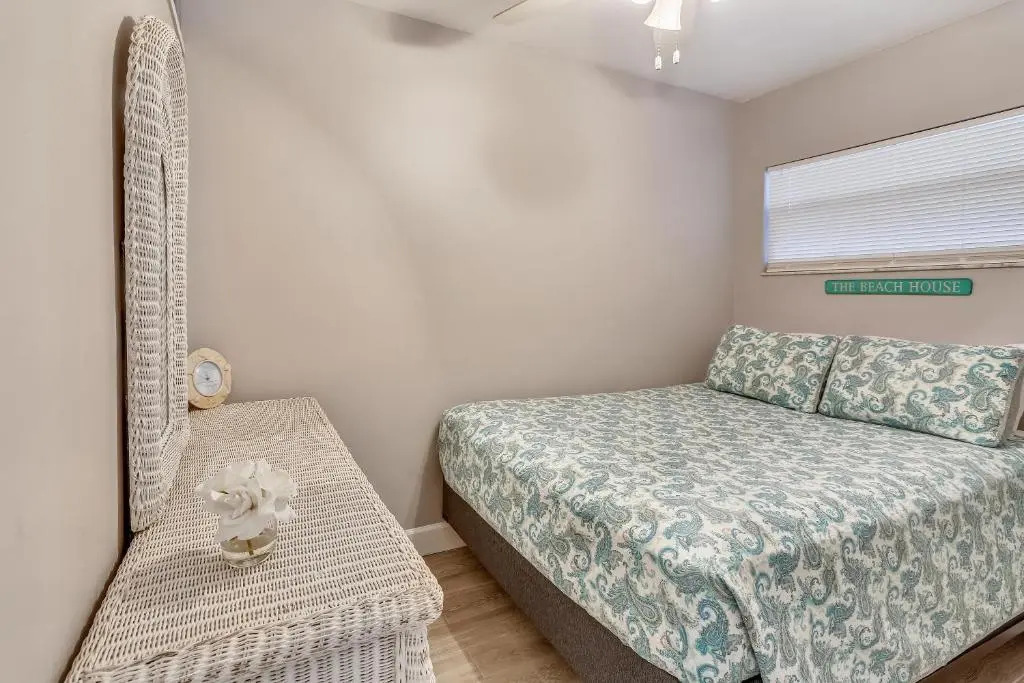 Sunset Beach House - Beach Hugger 2