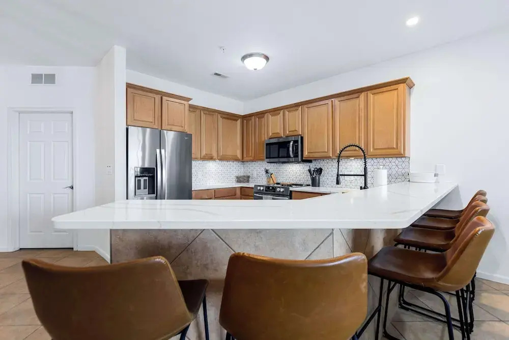 Panoramic Sunset Escape Waterfront Condo for 7!