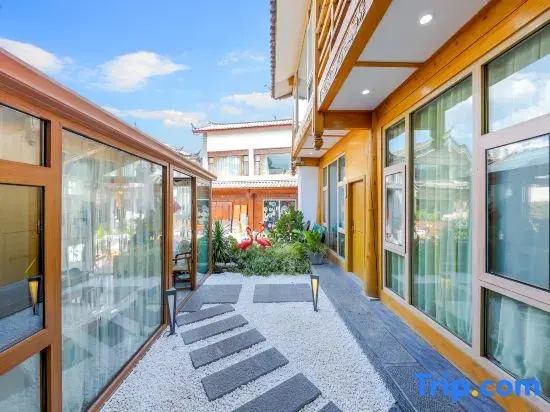 Anyu·Meetyou Xiaoyin Lakeside Residence Holiday Meisu (Lijiang Ancient City North Gate Branch)