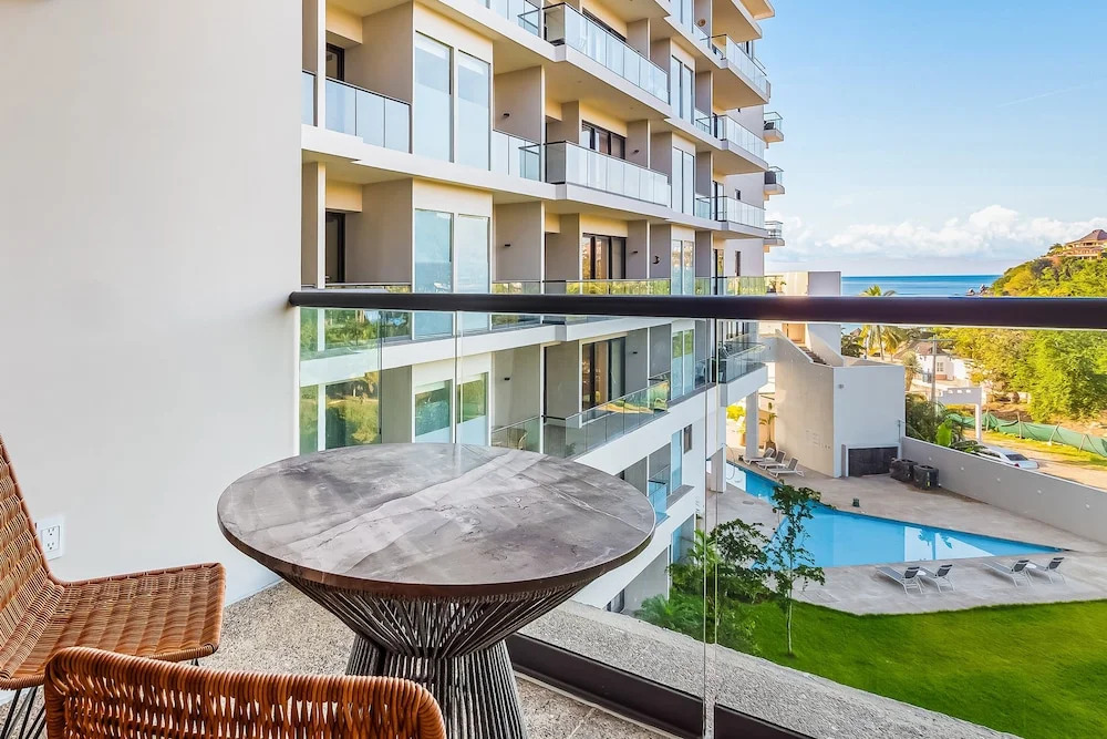 Cozy Oceanview Loft With Panoramic Views, Outdoor Pool & Fitness Room