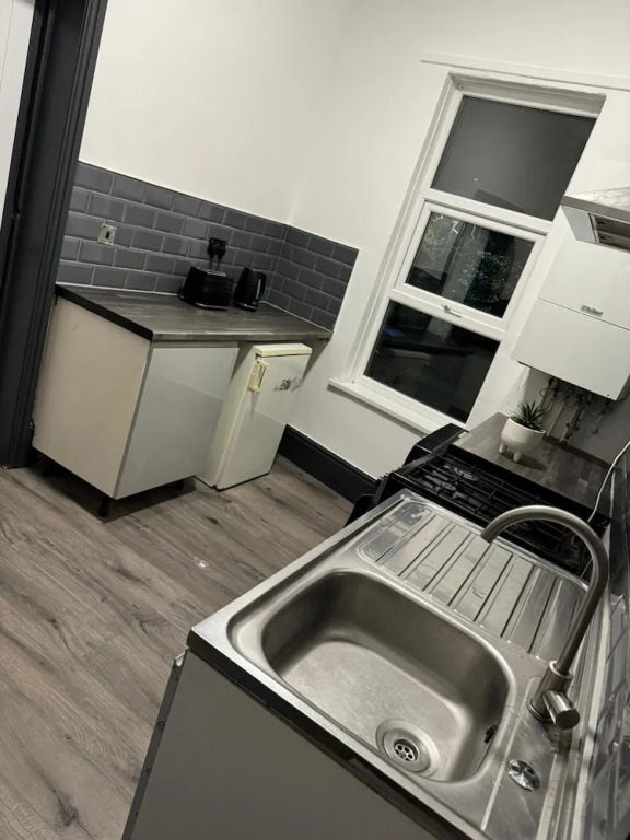 Elegant 2-bedroom Apartment Near City Centre