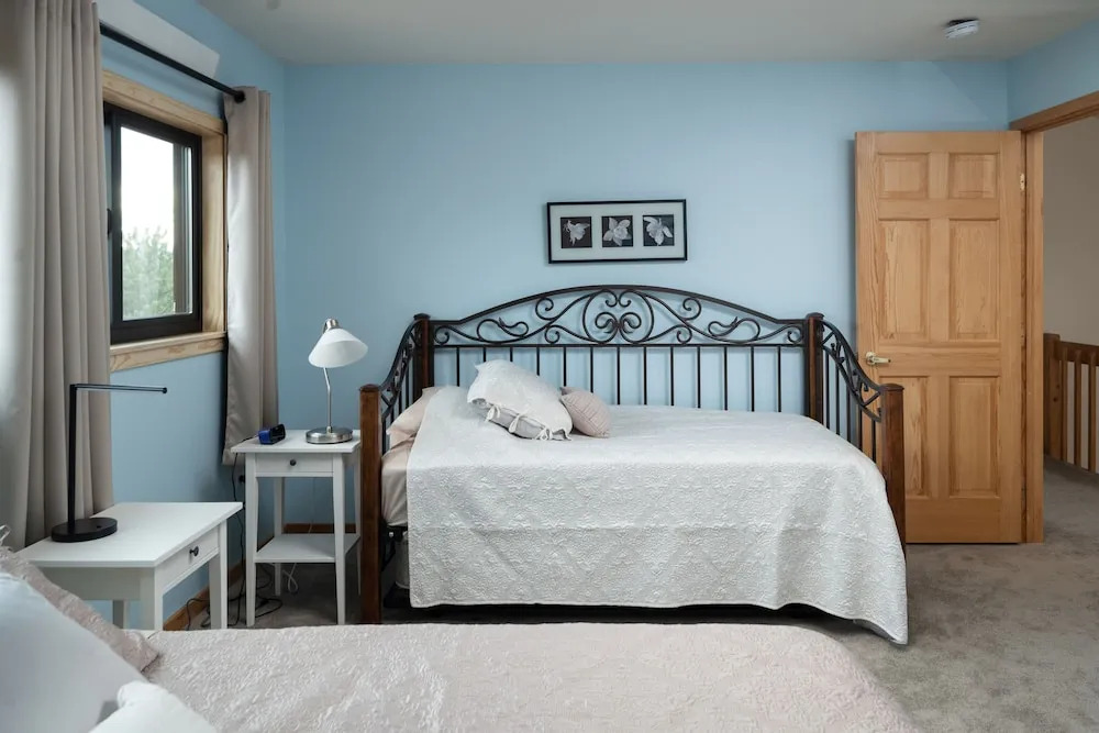 Lookout Lodge In Wondervu 4 Bedroom Home by RedAwning