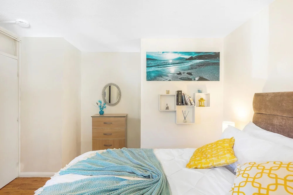 Canton Street - Deluxe Guest Room 2