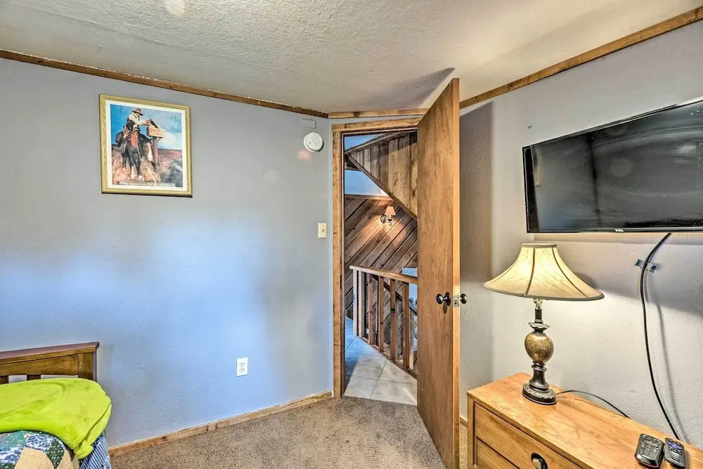 Ruidoso Cabin w/ Deck & Grill - Walk to Town!