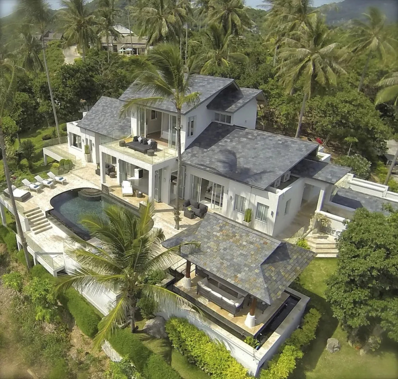 Villa Sarasuz is a 5 Star Luxury Villa Located on the Prestigious Bophut Hill