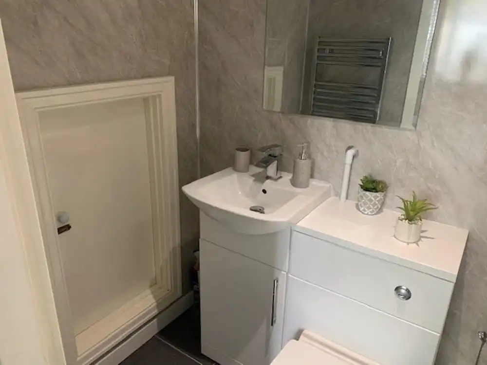 One Bedroom Apartment With En-suite & Patio