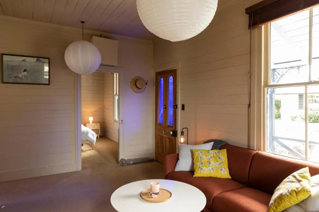 Iona Cottage - Akaroa Holiday Home