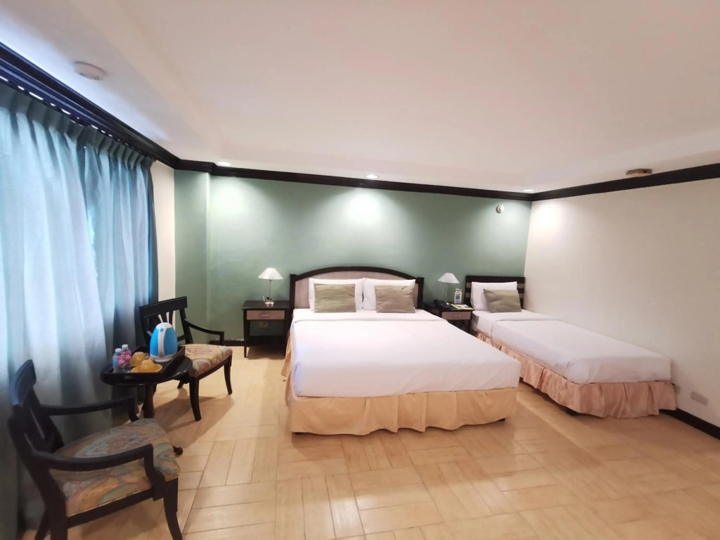 Tagaytay Country Hotel