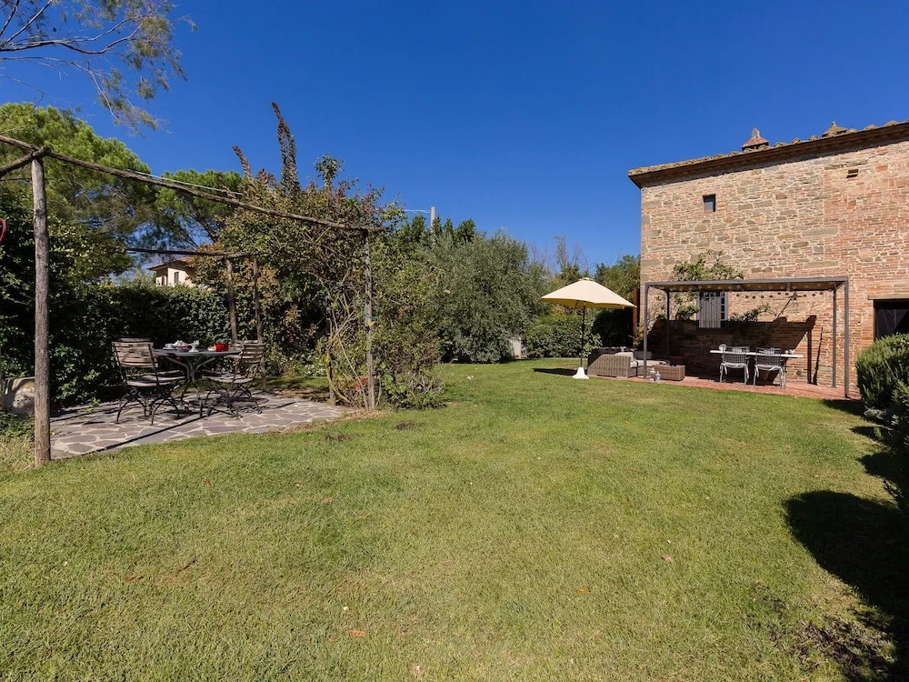 Charming Apartment With Swimming Pool Spacious Terrace And Private Garden