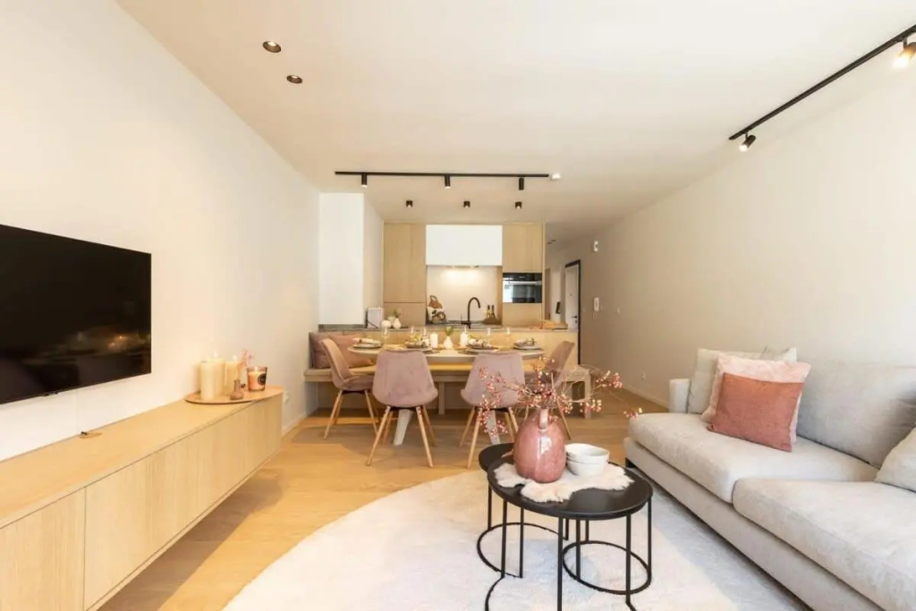 Stunning fully renovated apartment in the shopping street of Knokke with 1 parking