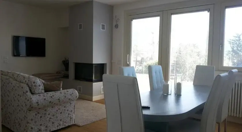 Villa con piscina e campo da tennis
