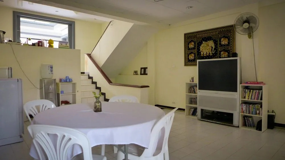 Peace Pool BnB Family & Female only